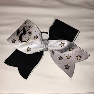 I am selling a World Cup starlite practice bow.